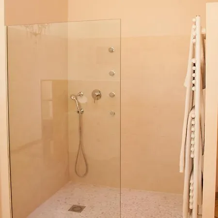 Montjuic Boutique Жирона