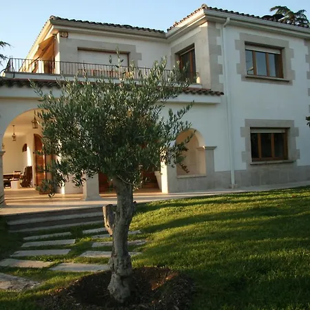 Отель Montjuic Boutique Жирона