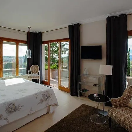 Отель Montjuic Boutique Жирона